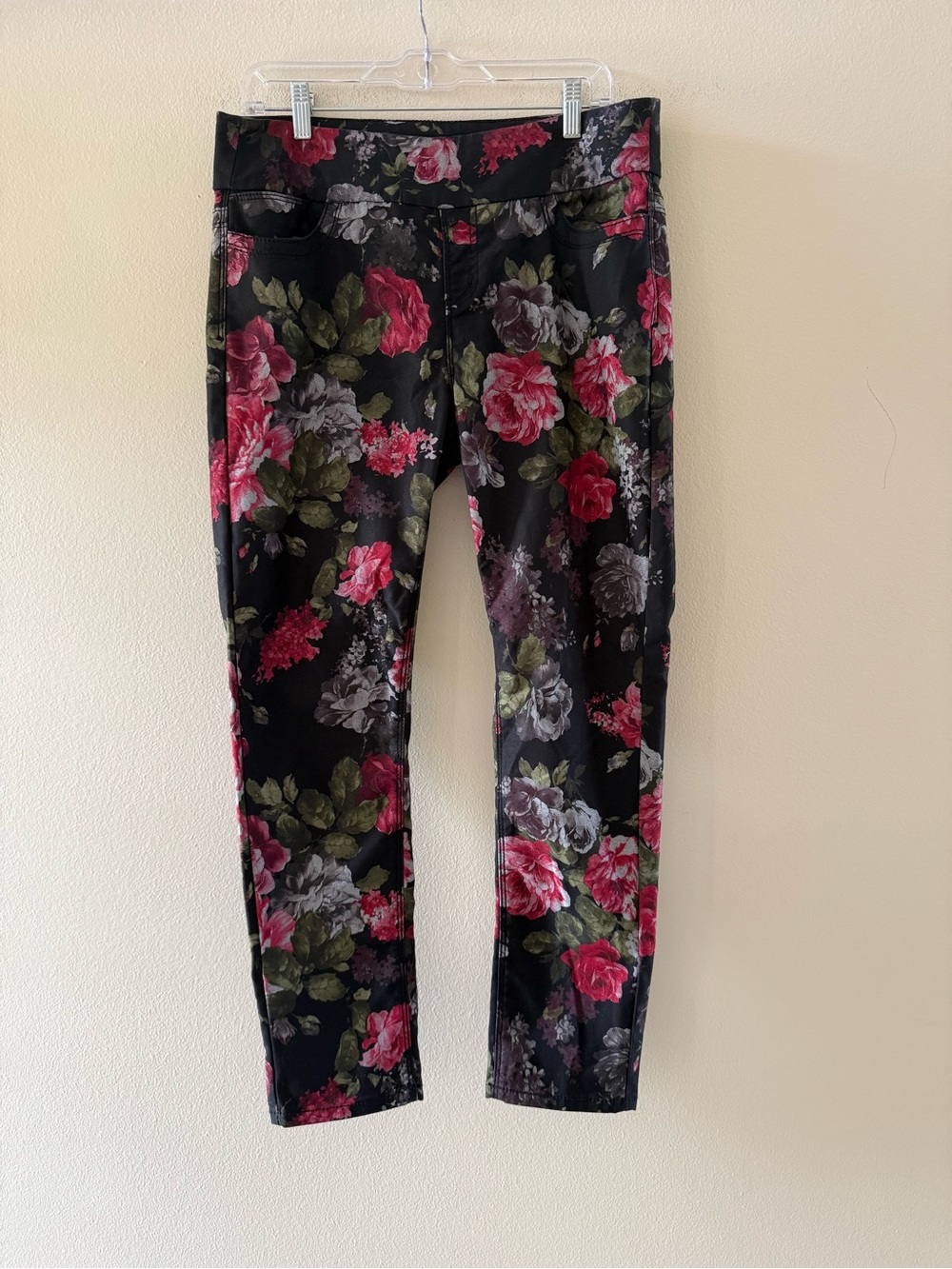 Soft Surroundings Women’s Pull On Pants with Pink & Green Floral Print
